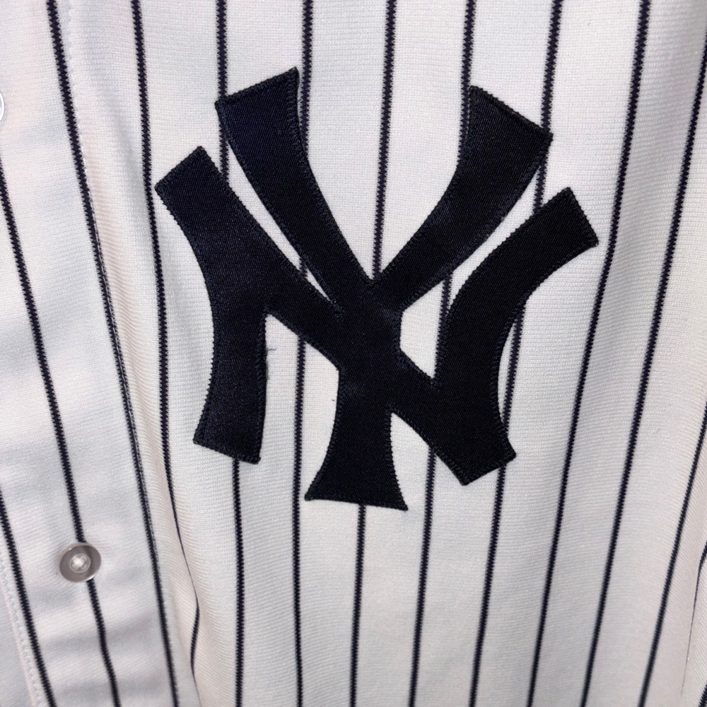 New York Yankees Men's White Pinstripe authentic Baseball Jersey - Picture 3 of 9